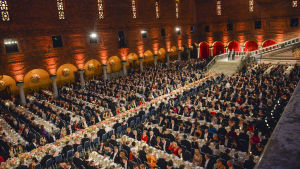 Nobelbanketten hålls i Blå Hallen i Stockholms stadshus. Nobelbanketten i Stockholm den 10 december 2015.