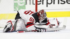 New Jersey-målvakten Ken Appleby fick NHL-debutera. Ken Appleby gör sig redo att mota puckar.