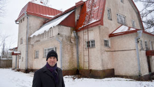 Överstens slott är 283 kvadratmeter stort och byggt kring 1910. didde utanför huset