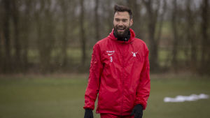 Tim Sparv spelar till vardags i danska FC Midtjylland. Tim Sparv är en viktig kugge i Finlands herr-A-landslag.