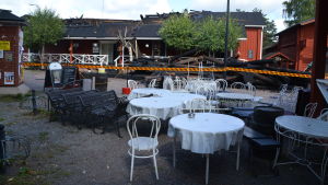 Saltbodans terass tömdes efter branden. Historisk byggnad som drabbats av takbrand.
