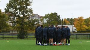 FC Inter och TPS tränar normalt i Kuppis. Nu är det inte möjligt. Arkivbild. FC Inters lag på träning i Kuppis.