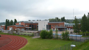 AKK är den stora finska skolan i Sjundeå kommuncentrum. Aleksis Kiven koulu i Sjundeå.