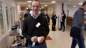 När Mikael Fröjdö arbetade i Åbo hände det många gånger att de fick skippa skidåkningen då skidorna inte räckte åt alla elever. Mikael Fröjdö.