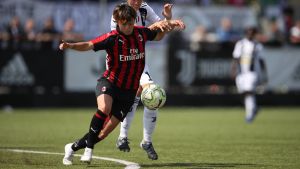 Giacinti har varit glödhet i Serie A med 21 mål. Valentina Giacinti håller undan för Petronella Ekroth i Serie A.