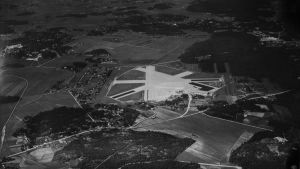 Så här såg området kring flygplatsen ut 1937 då den precis hade öppnat. Flygfotografi över Malms flygplats 1937.