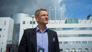 Janne Järvinen sitter med i den nationella miljöbrottskommittén. Han är oroad över att byggboomen leder till flera miljöbrott. Janne Järvinen, kriminalinspektör vid Centralkriminalpolisen med ansvar för miljöbrott.