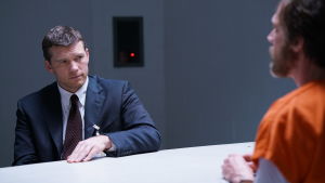 Sam Worthington som Jim Fitzgerald och Paul Bettany som Ted Kaczynski. Pressbild för tv-serie Manhunt: Unabomber
