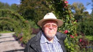 Lars Sund i Uppsala stadspark. Författaren Lars Sund i stadsparken i Uppsala. September 2018.