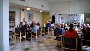 Lunchen är en viktig del av samvaron på dagverksamheten i Ekenäs. Matsalen på dagverksamheten i Ekenäs.