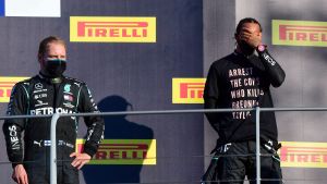 Valtteri Bottas och Lewis Hamilton på podiet i Mugello. Valtteri Bottas och Lewis Hamilton.