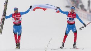 Aleksej Petuchov är trefaldig mästerskapsmedaljör i lagsprint. Här firar han VM-guldet med Nikita Krjukov 2013. Aleksej Petuchov och Nikita Krjukov, VM 2013.