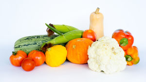 Veganer äter bara mat som kommer från växtvärlden. En del vegetarianer äter till exempel ägg eller mjölkprodukter. Grönsaker.