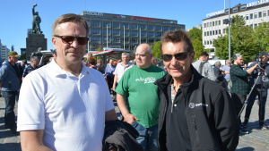 Lars-Erik Staffans och Carl-Gustav Nykvist. Lars-Erik Staffans och Carl-Gustav Nykvist från Kimo demonstrerade mot vargsituationen på Vasa torg.