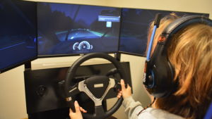 Att köra simulator är inte riktigt som att köra en riktig bil. Bilkörningssimulator i West Drivers i Ekenäs.