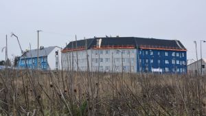 Det byggs också nya hyreshus i Sibbo - till exempel det här huset på det nya bostadsområdet Sibbo ådal. Nytt hus i Sibbo nov. 2018