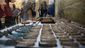 Egypten behöver uppmärksamhet kring nya fynd för att locka turister, menar egyptolog Patricia Berg. Det här är Luxor. Gravfynd i Luxor, Egypten