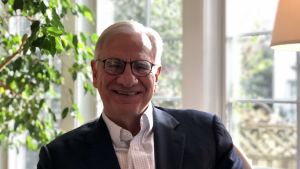 Hans Binnendijk påpekar bristerna i det finska försvaret. Nato-experten Hans Binnendijk i Washington D.C.