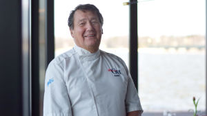 Krögare Hasse Lundström är inte den som tappar hoppet i första taget. Nu sätter han sin tilltro till att undantagssituationen blir kort. Krögaren Hasse Lundström i sin restaurang.