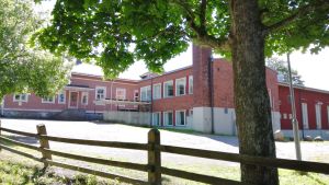 Det finns omkring 20 elever i Bromarv skola i dag. Ett nytt aktiebolag vill jobba för att öka antalet elever i skolan. Bromarv skola.