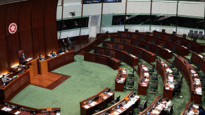 Oppositionsledamöterna som avgått säger att de inte längre kan verka i Hongkongs parlament på grund av deras kraftigt kringskurna rättigheter. Hongkongs parlament inifrån.