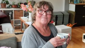 Bilder på kvinnor och barn som mist det lilla de hade i branden i Morialägret på Lesbos fick Astrid Nikula i Jakobstad att agera. Hon ville hjälpa de allra mest utsatta. Astrid Nikula berördes starkt av kvinnorna och de små barnen som mist det lilla de hade i branden i flyktinglägret.