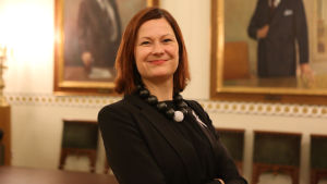 Stadsdirektör Minna Arve har inga snabba lösningar på problemen men tror att samarbete på bred front kan lösa de flesta utmaningar. Minna Arve