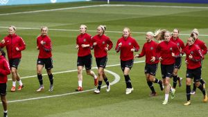 Danmarks landslagsspelare värmer upp inför match