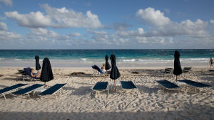 Det varma vädret och de höga pensionerna lockar många till Sydeuropa på äldre dagar. Paratiisiranta, Elbow Beach