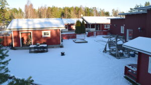 Kårkulla samkommuns boende Brogränd vid Cylindergränd. Från grupphemmet vid Cylindergränd åker många brukare på dagverksamhet Kårkulla samkommuns boende på Brogränd i Ekenäs.