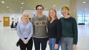 Malin Grönqvist , Kristian Brännström , Amanda Ivansson, Alice Ingå. Gymnasieelever från Sverige besöker Åbo Akademi. Malin Grönqvist , Kristian Brännström , Amanda Ivansson, Alice Ingå.