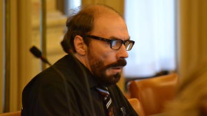 Åbopolitikern Olavi Mäenpää har fällts för hets mot folkgrupp flera gånger. I dag leder han partiet Finlandsdemokraterna som till stor del består av avhoppare från Sannfinländarna. Bild på Olavi Mäenpää.