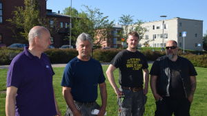 Kaj Björklöf, Bo Vidfält, Kim Vidfält och Kenneth Jäkälä är några av de Karisbor som nu ser till att springbrunnen kan fyllas med vatten igen Kaj Björklöf, Bo Vidfält, Kim Vidfält och Kenneth Jäkälä