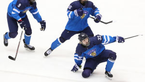 Kaapo Kakko firar mål mot USA i finalen av U18-VM. Kaapo Kakko firar mål under U18-VM i ishockey 2018.