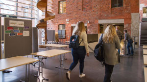 Universitetens lokaler stängdes snabbt och undantagsregler började gälla. Åbo Akademi i Vasa