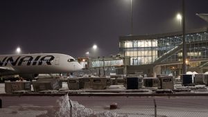 Tills vidare har inga stora förseningar i flygtrafiken föremmit. Helsingfors-Vanda flygplats.