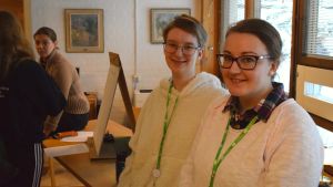 Julia Danielsson kommer från Saltvik, Åland, Sandra Häggblom från Pedersöre. två kvinnor