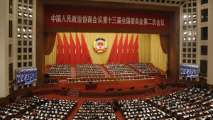 Folkkongressen hålls i Folkets stora hall invid den Himmelska fridens torg i Peking Folkkongressen hålls i Folkets stora hall som ligger invid den Himmelska fridens torg i Peking