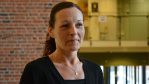Forskaren Marina Lindell, som gjort den senaste Språkbarometern, varnar för att bristfälliga översättningar till svenska kan skapa en ond cirkel. Forskare Marina Lindell