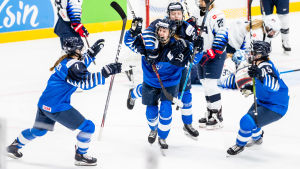 Juniorerna Laitinen, Holopainen och Vainikka har lyst upp VM. Elisa Holopainen gjorde 1–0 för Finland mot USA.