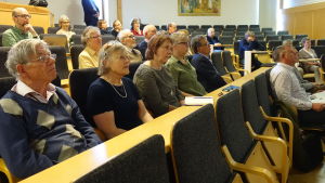 Klimatfrågor intresserade bland annat Karl-Gustav och Ringa Sandelin, närmast till vänster. publik i auditorium