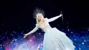 Kate Miller-Hedke gjorde ett fint nummer för Australiens del under första semifinalen och fick tillsammans med Island mest jubel under sitt uppträdande. kate miller-heidke uppträder i en vitklädd snödrottningsdräkt