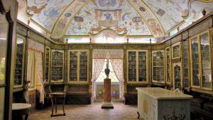 Det som tidigare var apoteket är idag en del av klostermuseet. Interör av det apotek som idag är en del av klostermuseet i Trisulti.