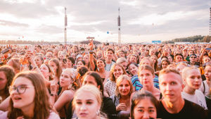 Yleisö Ed Sheeranin keikalla Helsingissä heinäkuussa 2019.