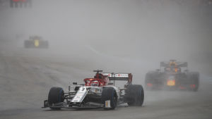 Kimi Räikkönen kom sjua i Tyskland men tilldelades tidsstraff och blev utan poäng. Kimi Räikkönen gick om Red Bull-förarna i starten.