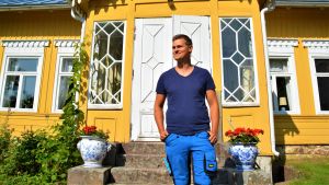 Efter generationsväxlingen är Joel Rappe nu bonde på heltid. Han är överraskad över hur stor omställningen blev. Joel Rappe på Olsböle gård.