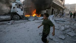 Pojke efter syriska regeringsstyrkors flygräder i området Maaret al-Numan 28.8.2019 Pojke efter syriska regeringsstyrkors flygräder i området Maaret al-Numan 28.8.2019