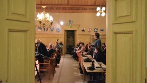 På måndagskvällen beslöt fullmäktige i Kaskö med siffrorna 9-8 säga nej till fusion med Närpes. Fusionsomröstningen i fullmäktige i Kaskö.