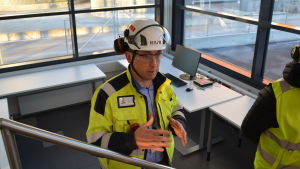 Simon Fagerudd säger att coronaviruset delvis ligger bakom behovet att spara. Simon Fagerudd, direktör på UPM i Jakobstad.