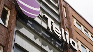 Varken Telia eller Elisa är intresserade av att investera i en elkabel till Bengtskär. Telias skylt på Industrigatan